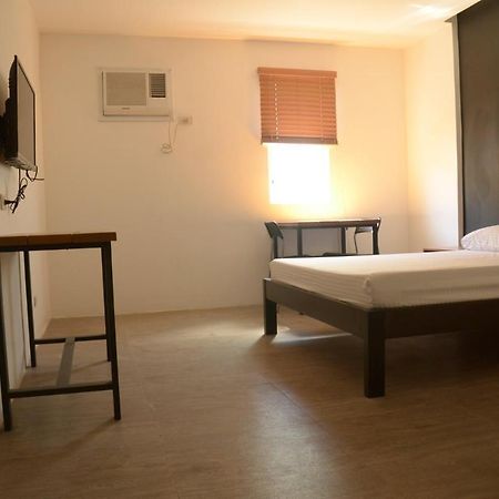 Solaris 88 Inn Tarlac City Екстериор снимка